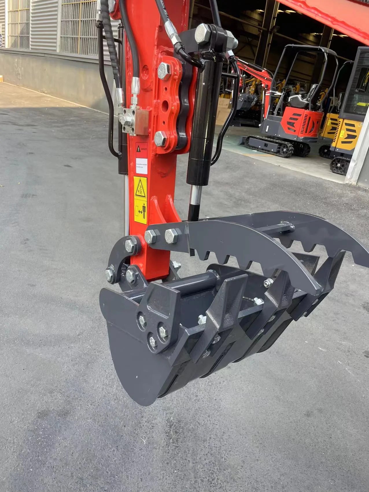 AGT-DM12X-PLUS Updated Model 1 Ton Excavator, With Hydraulic Thumb and Pilot System, Dual Display and Swing Boom