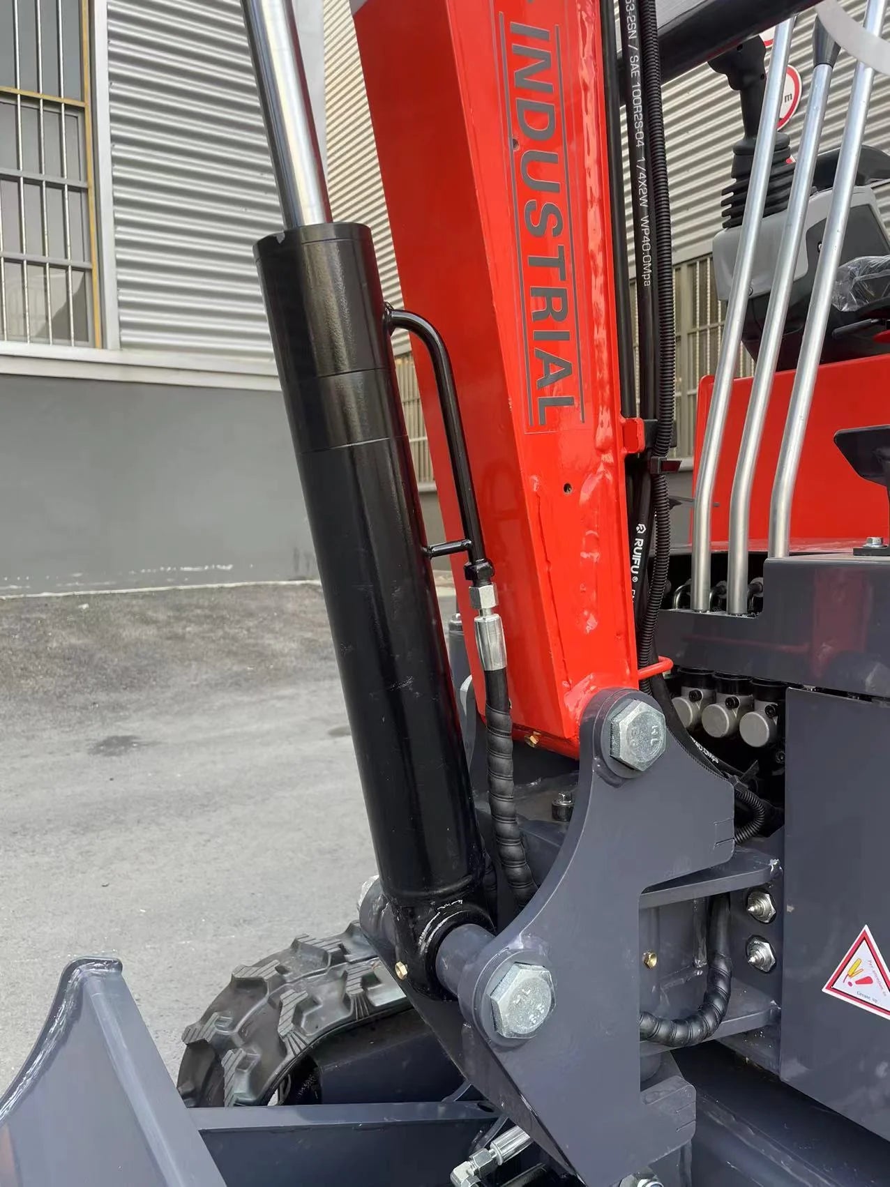 AGT-DM12X-PLUS Updated Model 1 Ton Excavator, With Hydraulic Thumb and Pilot System, Dual Display and Swing Boom