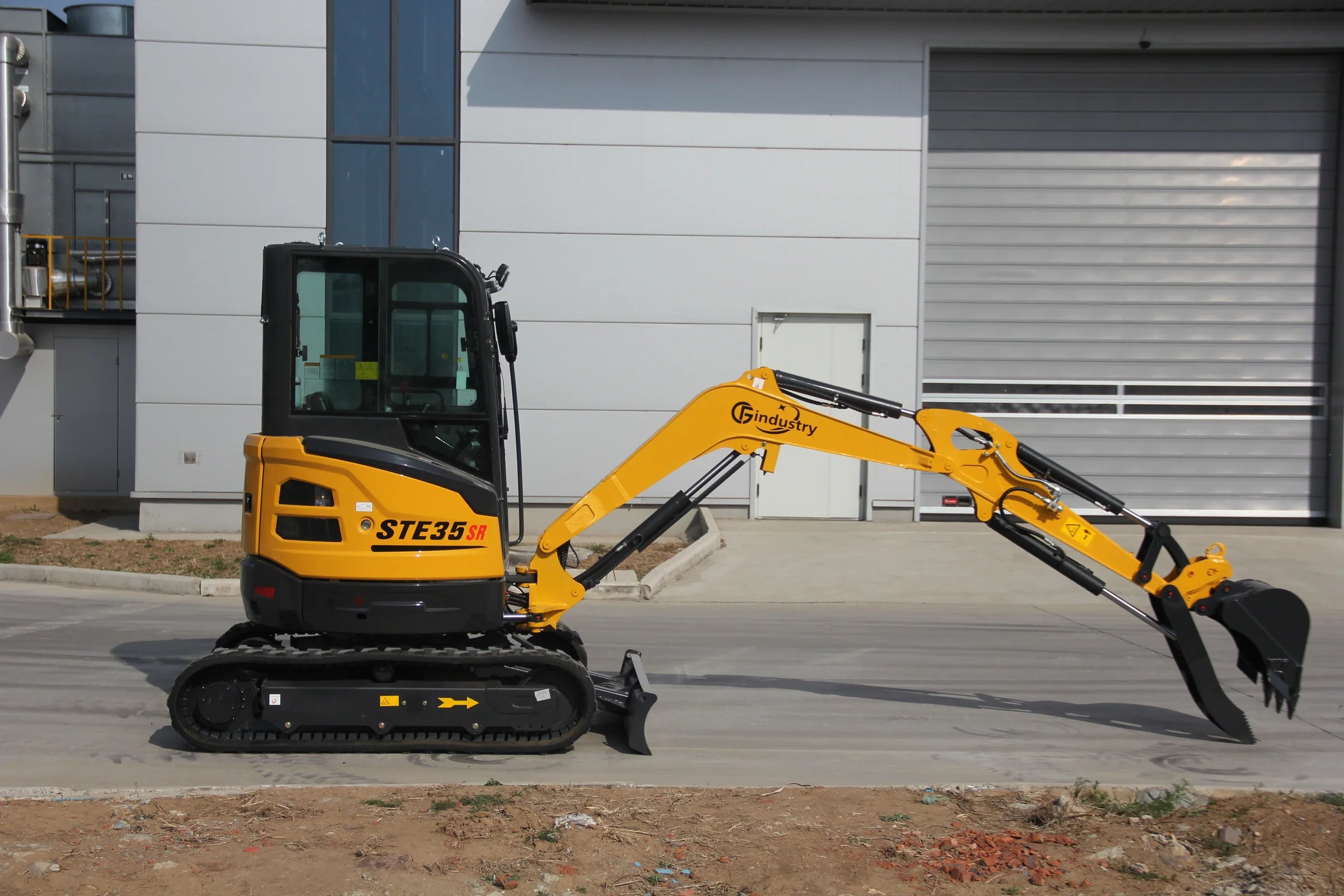 AGT CFG-STE35SR 2.8 TON, YANMAR Diesel Enigine Mini Excavator W/ Hydraulic Thumb | CFG-STE35SR