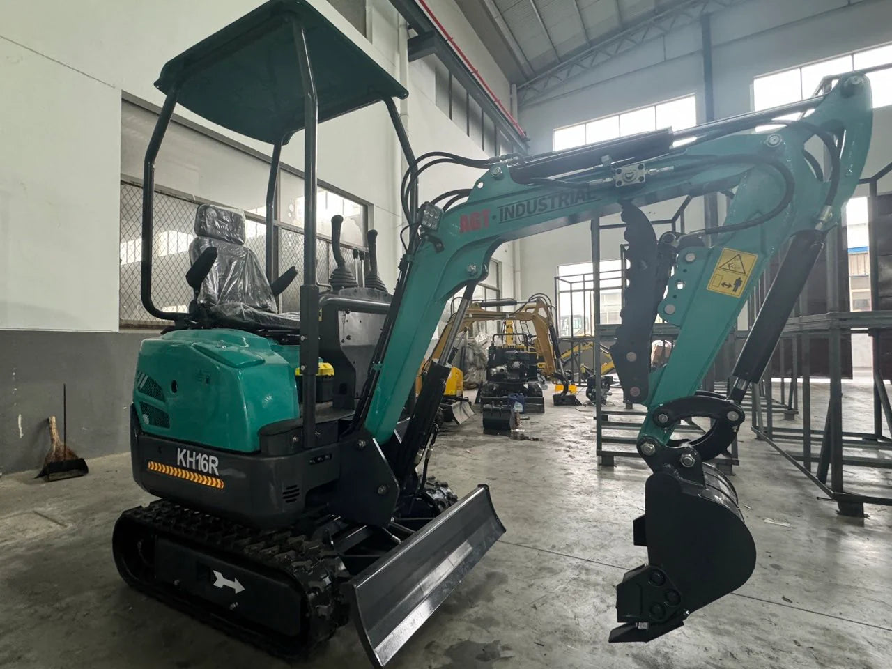 AGT-KH16R. 1 Ton Excavator, With Hydraulic Thumb