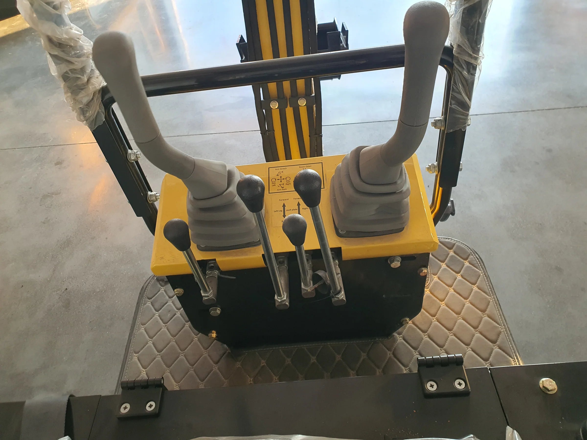 AGT 13.5HP, 1 ton Compact Excavator